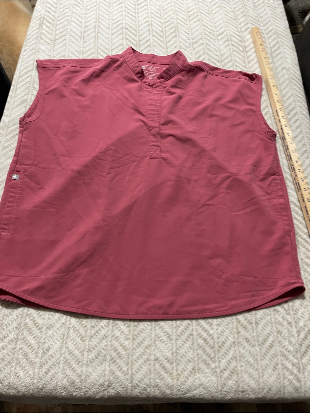 Figs Women's Sleeveless Mandarin V-Neck Tunic in Rose Medium
